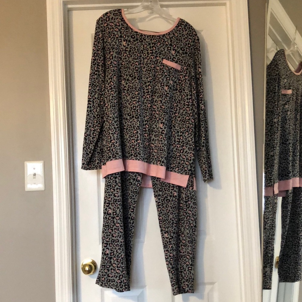 Cuddle Duds pink and leopard pajamas